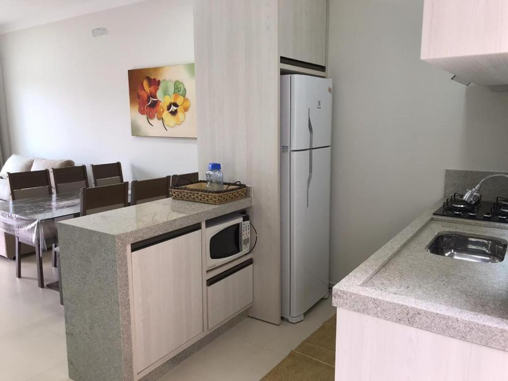 Casas Para Locacao Em בומבינאס מראה חיצוני תמונה