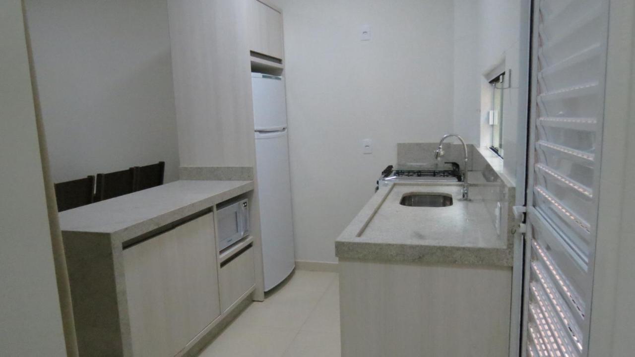 Casas Para Locacao Em בומבינאס מראה חיצוני תמונה