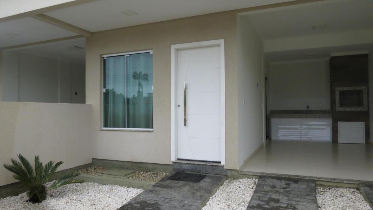 Casas Para Locacao Em בומבינאס מראה חיצוני תמונה