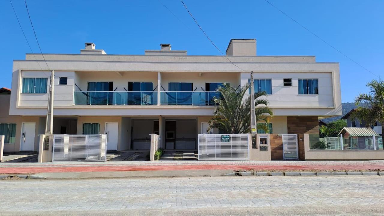 Casas Para Locacao Em בומבינאס מראה חיצוני תמונה