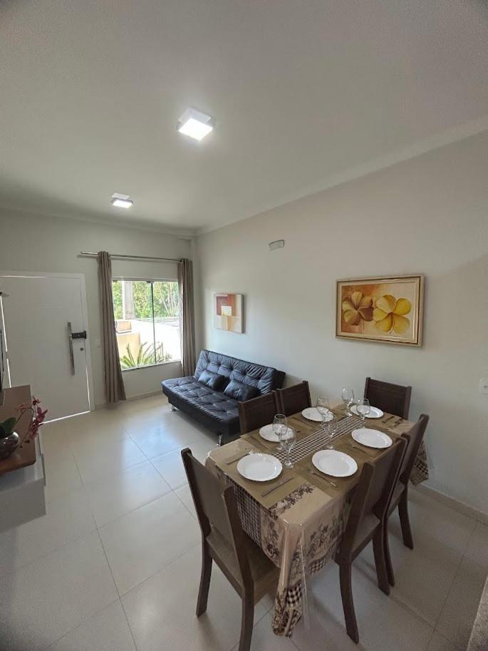 Casas Para Locacao Em בומבינאס מראה חיצוני תמונה